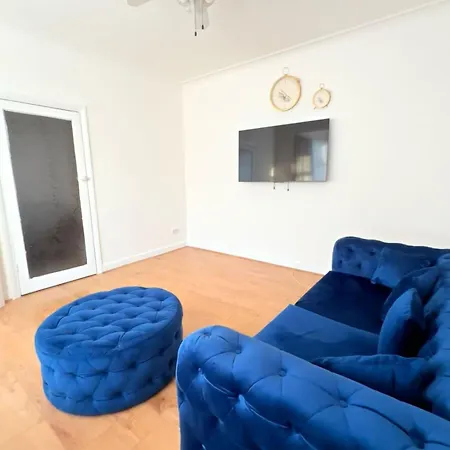 Luxury House In Ilford 21 Minute Train Journey From Central London Exterior photo