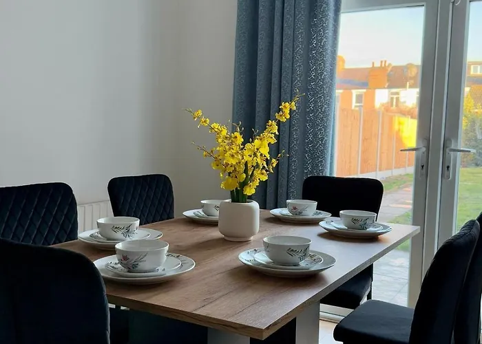 Luxury House In Ilford 21 Minute Train Journey From Central London