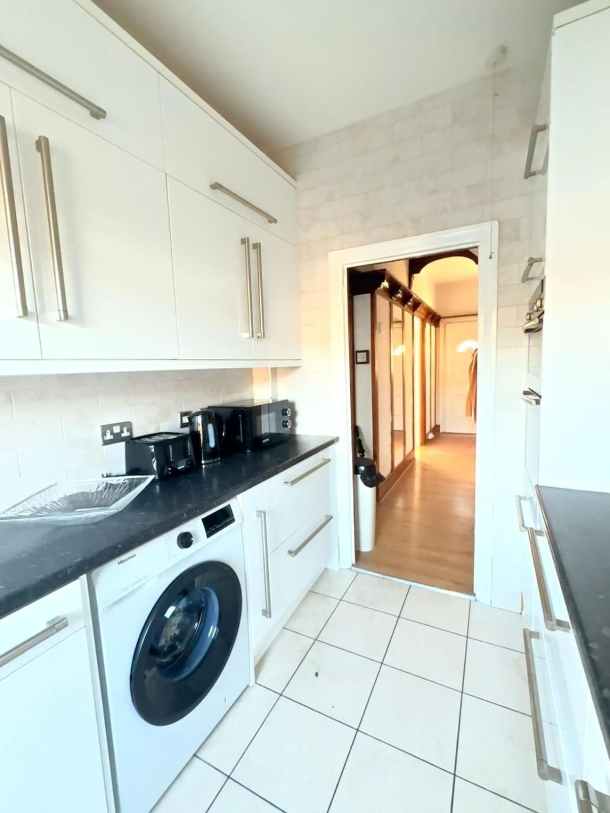 Luxury House In 21 Minute Train Journey From London *