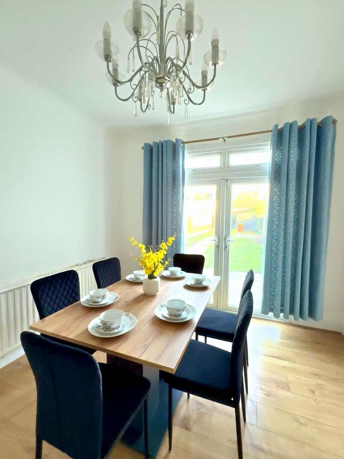 Luxury House In 21 Minute Train Journey From London * Ilford