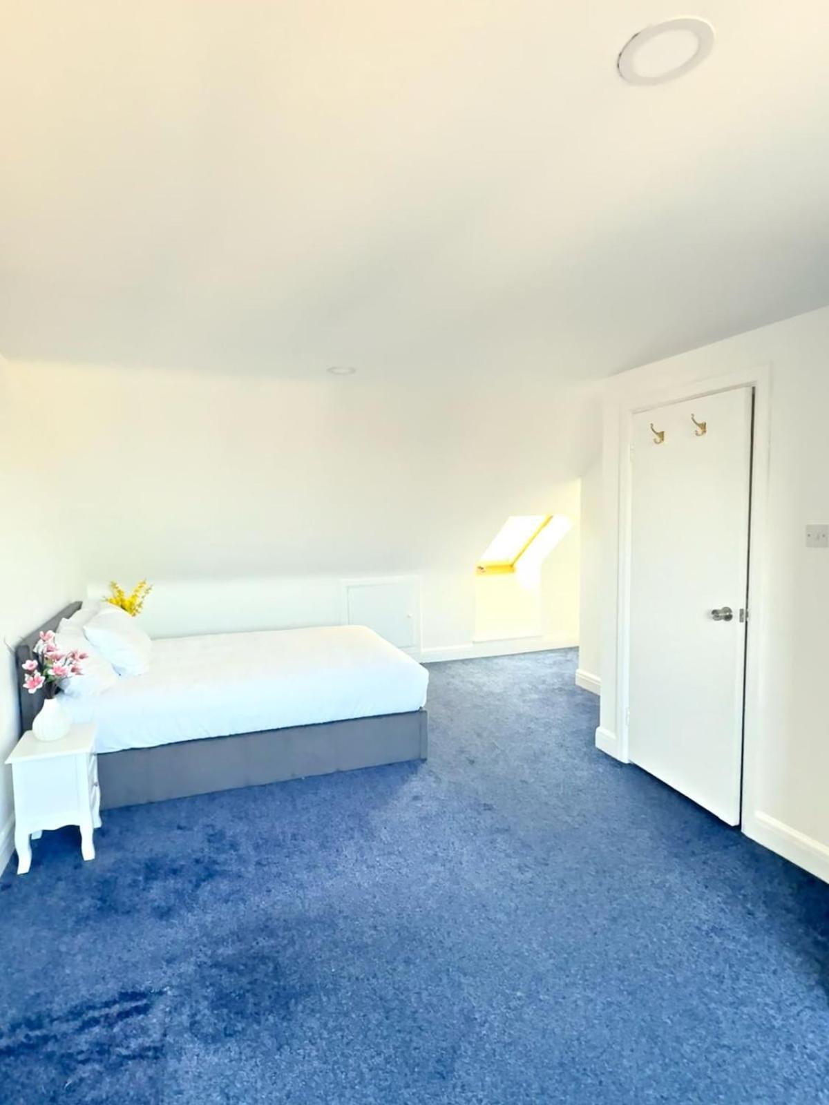 Luxury House In 21 Minute Train Journey From London Apartment Ilford