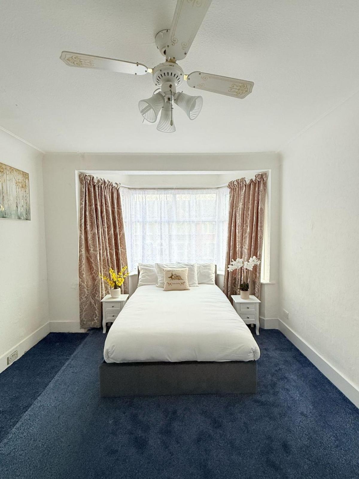 Luxury House In 21 Minute Train Journey From London * Ilford