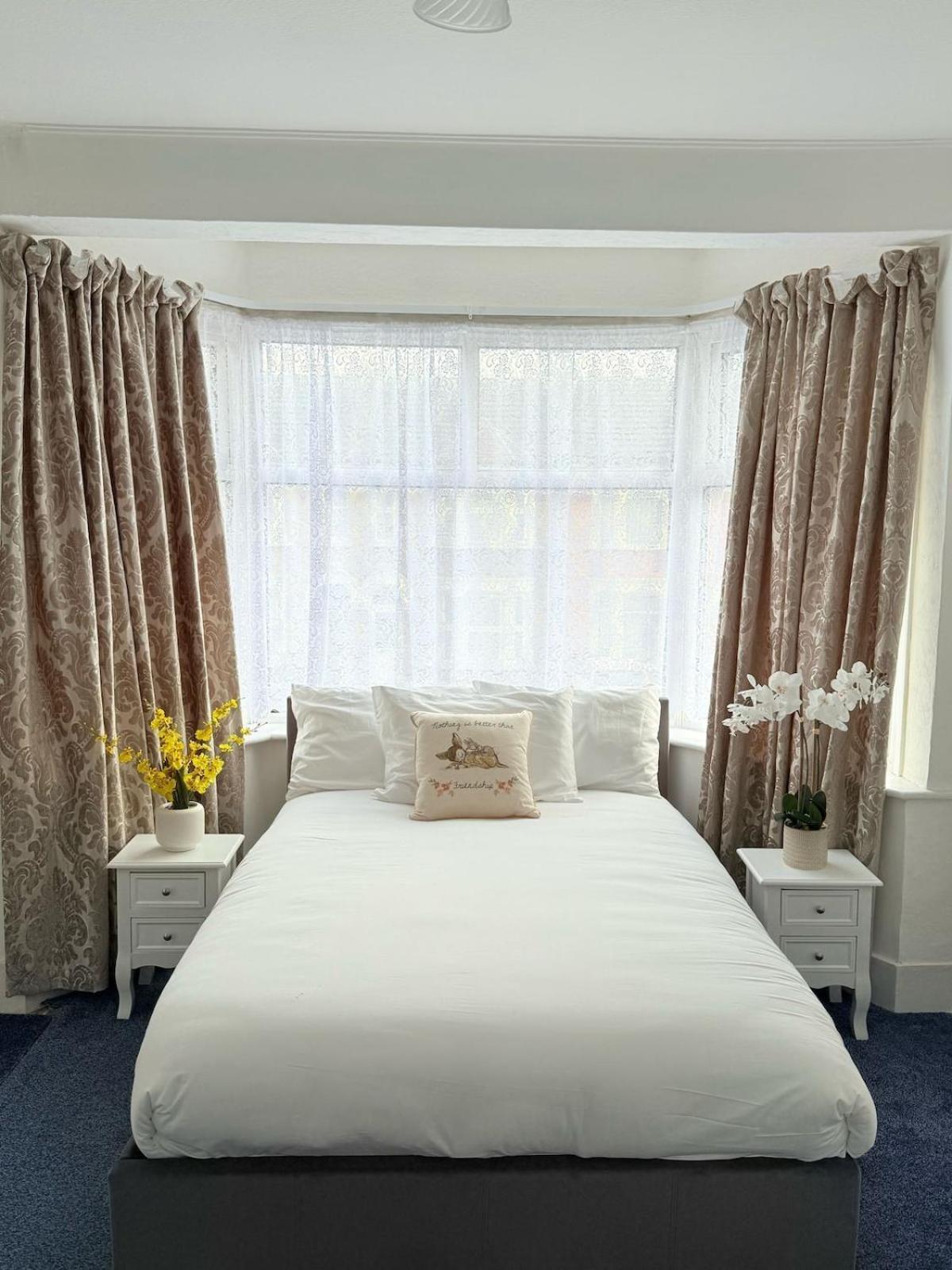 Luxury House In 21 Minute Train Journey From London Appartement Ilford